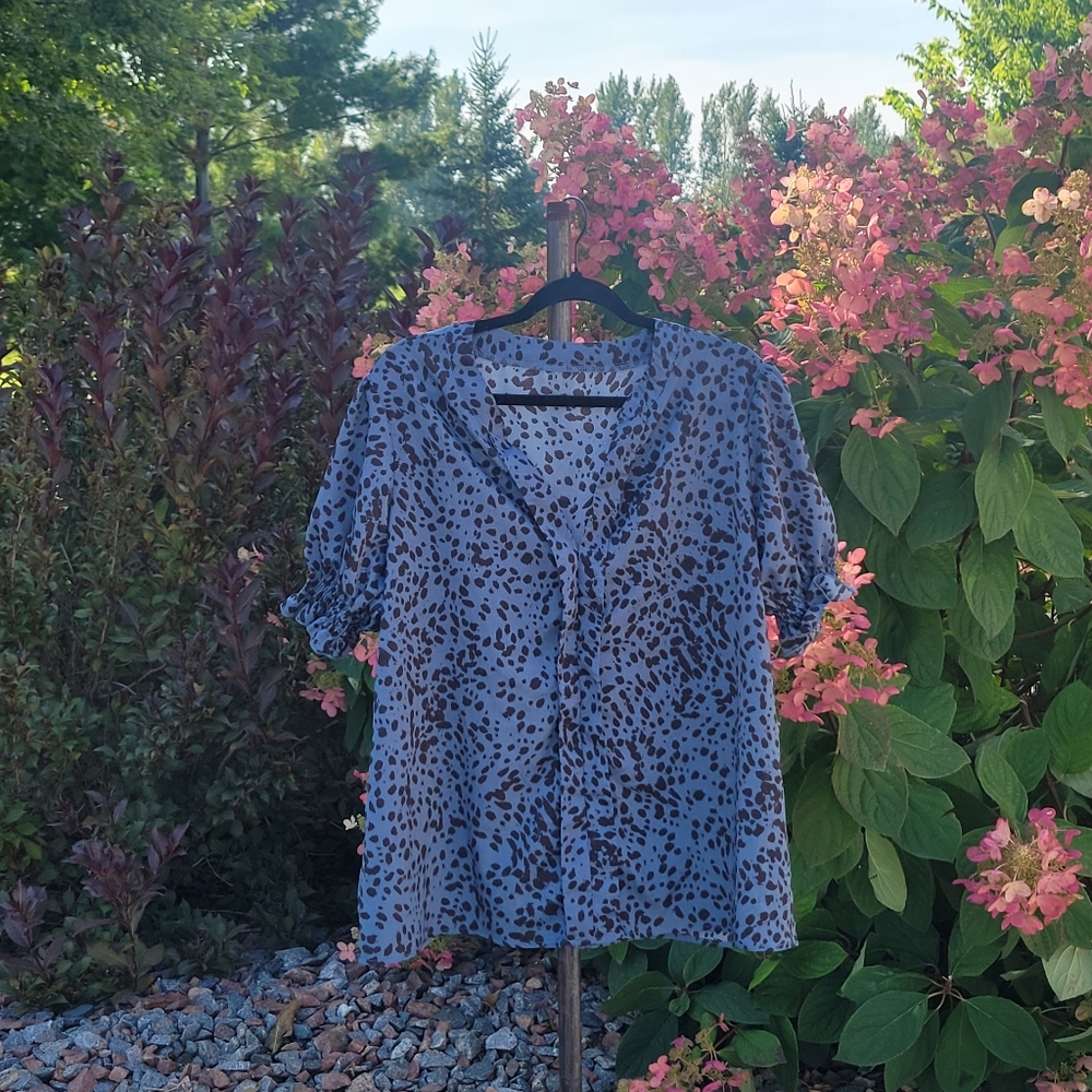 Leopard Print Blue & Black Women's 2X V NECK Puff Sleeve Blouse - Picture 8 of 10